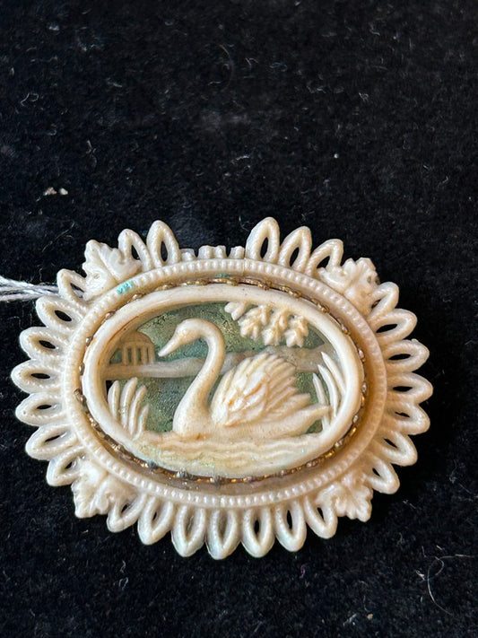 Elegant Vintage Swan Brooch - Detailed Carving - Collectible Style