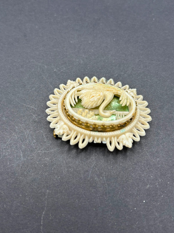 Elegant Vintage Swan Brooch - Detailed Carving - Collectible Style