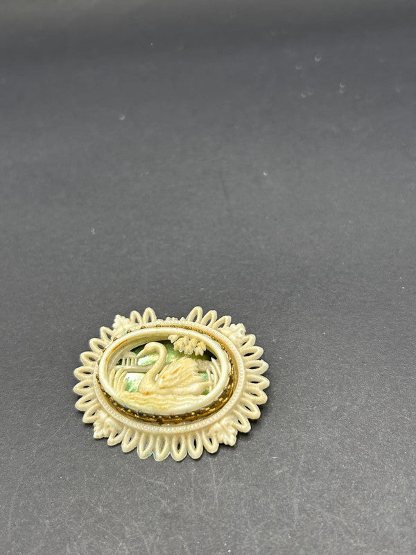 Elegant Vintage Swan Brooch - Detailed Carving - Collectible Style
