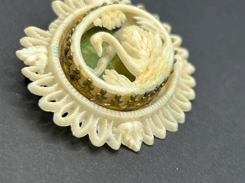 Elegant Vintage Swan Brooch - Detailed Carving - Collectible Style
