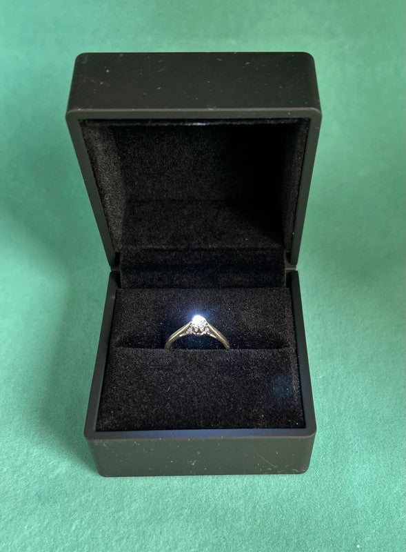 18ct White Gold Solitaire Diamond Ring (1/4ct) Size K 1/2 Hallmarked