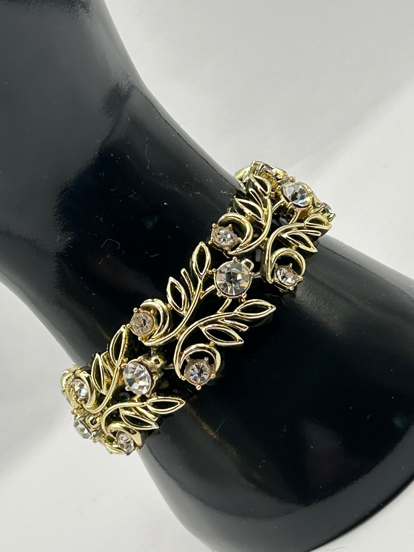 Vintage Signed Jewelcraft Gold Tone Leaf & Rhinestone Bracelet 7"