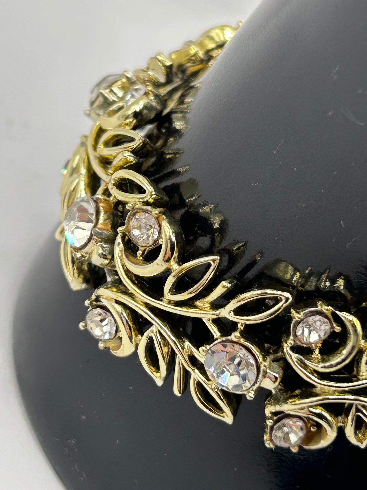 Vintage Signed Jewelcraft Gold Tone Leaf & Rhinestone Bracelet 7"