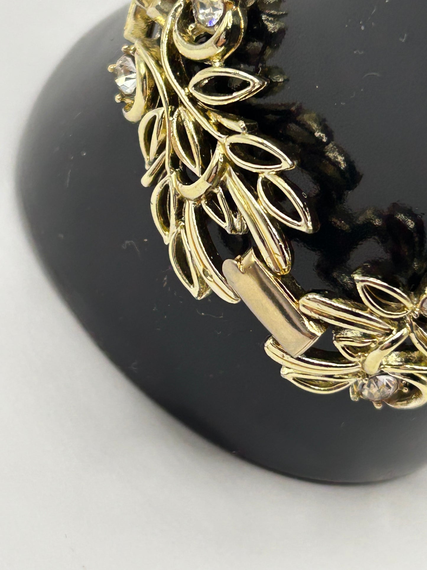 Vintage Signed Jewelcraft Gold Tone Leaf & Rhinestone Bracelet 7"