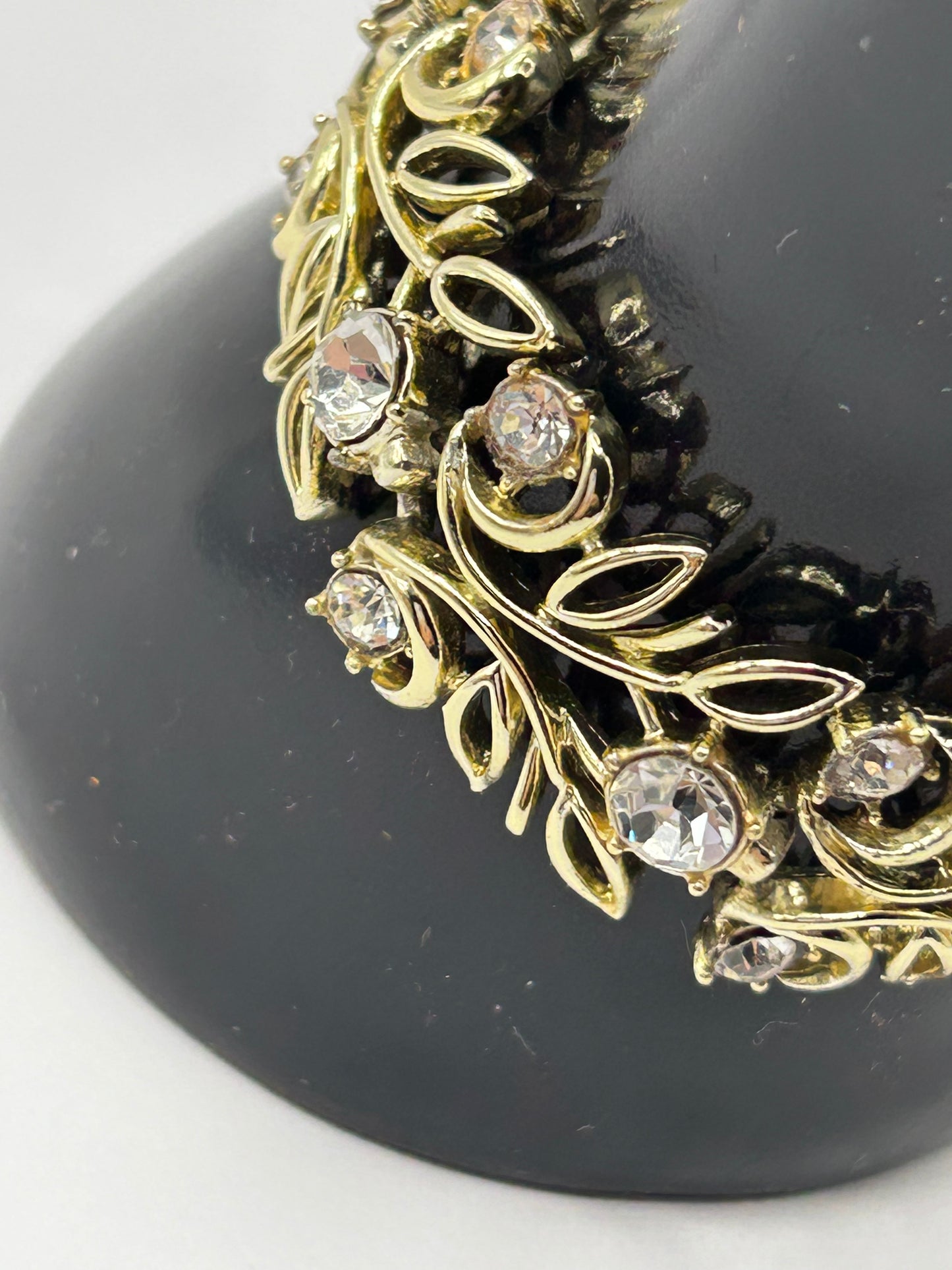 Vintage Signed Jewelcraft Gold Tone Leaf & Rhinestone Bracelet 7"