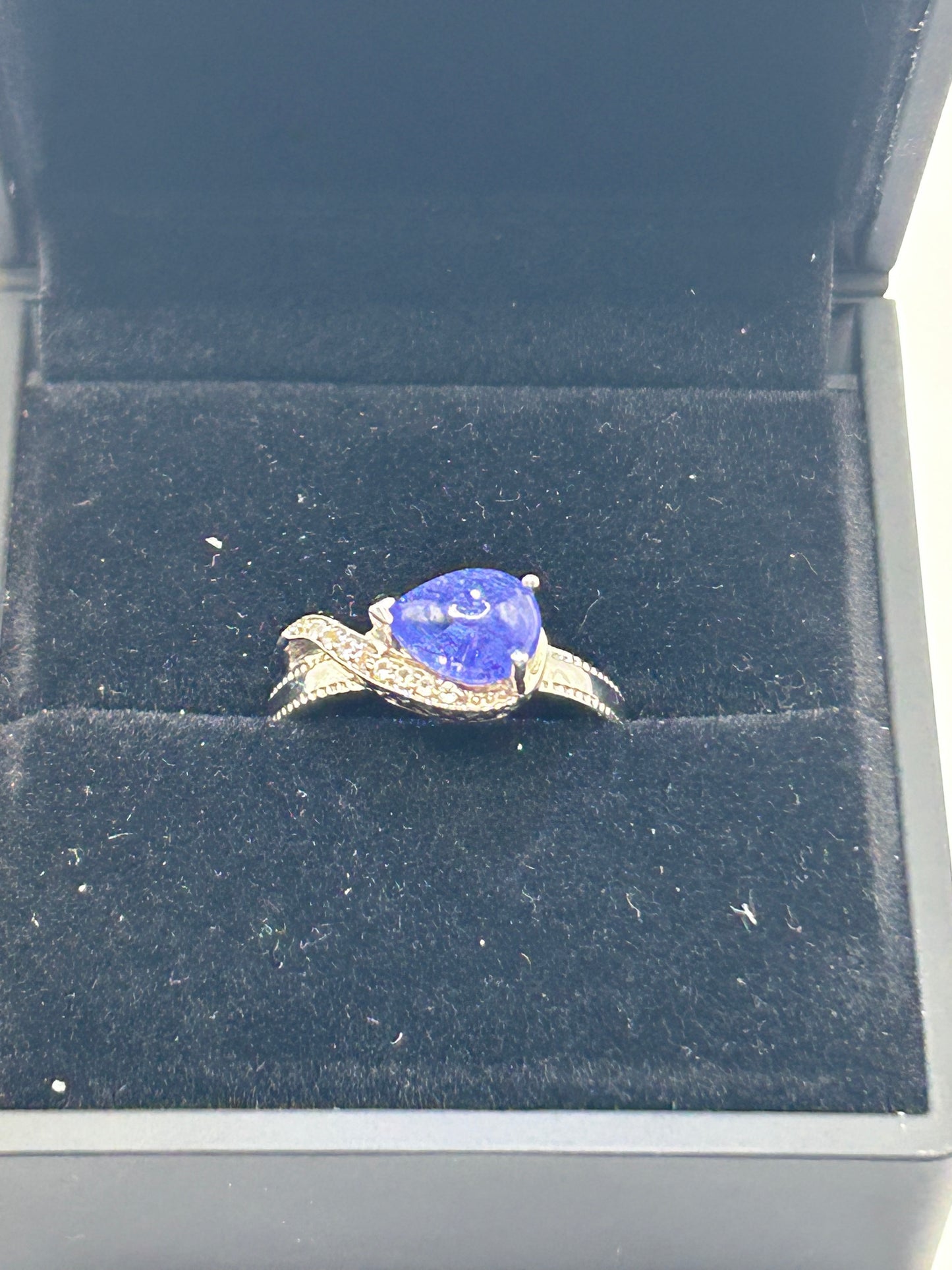 Silver Tanzanite Cabochon Ring - 5.5ct & Celtic Design - With Certificate