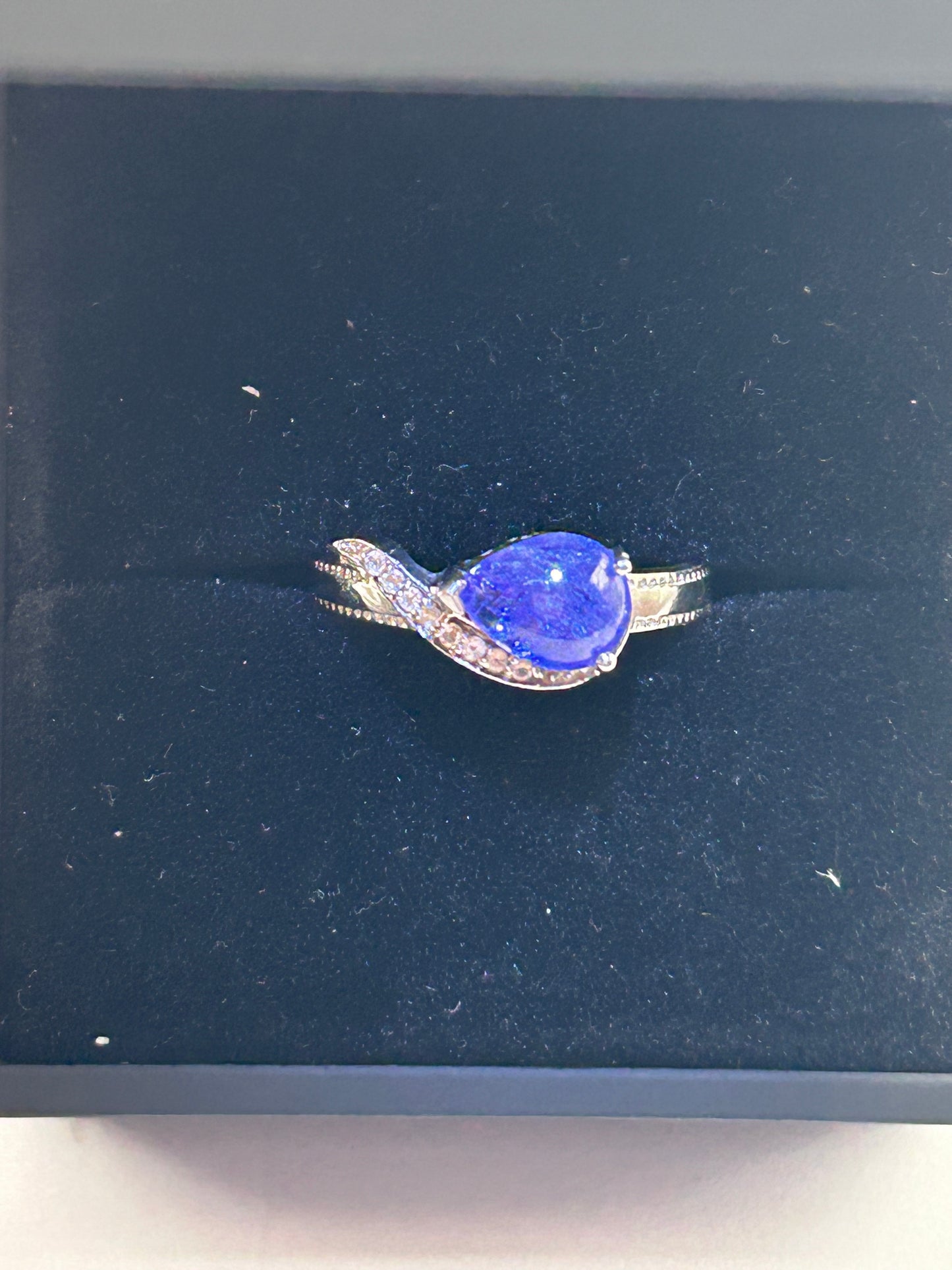 Silver Tanzanite Cabochon Ring - 5.5ct & Celtic Design - With Certificate