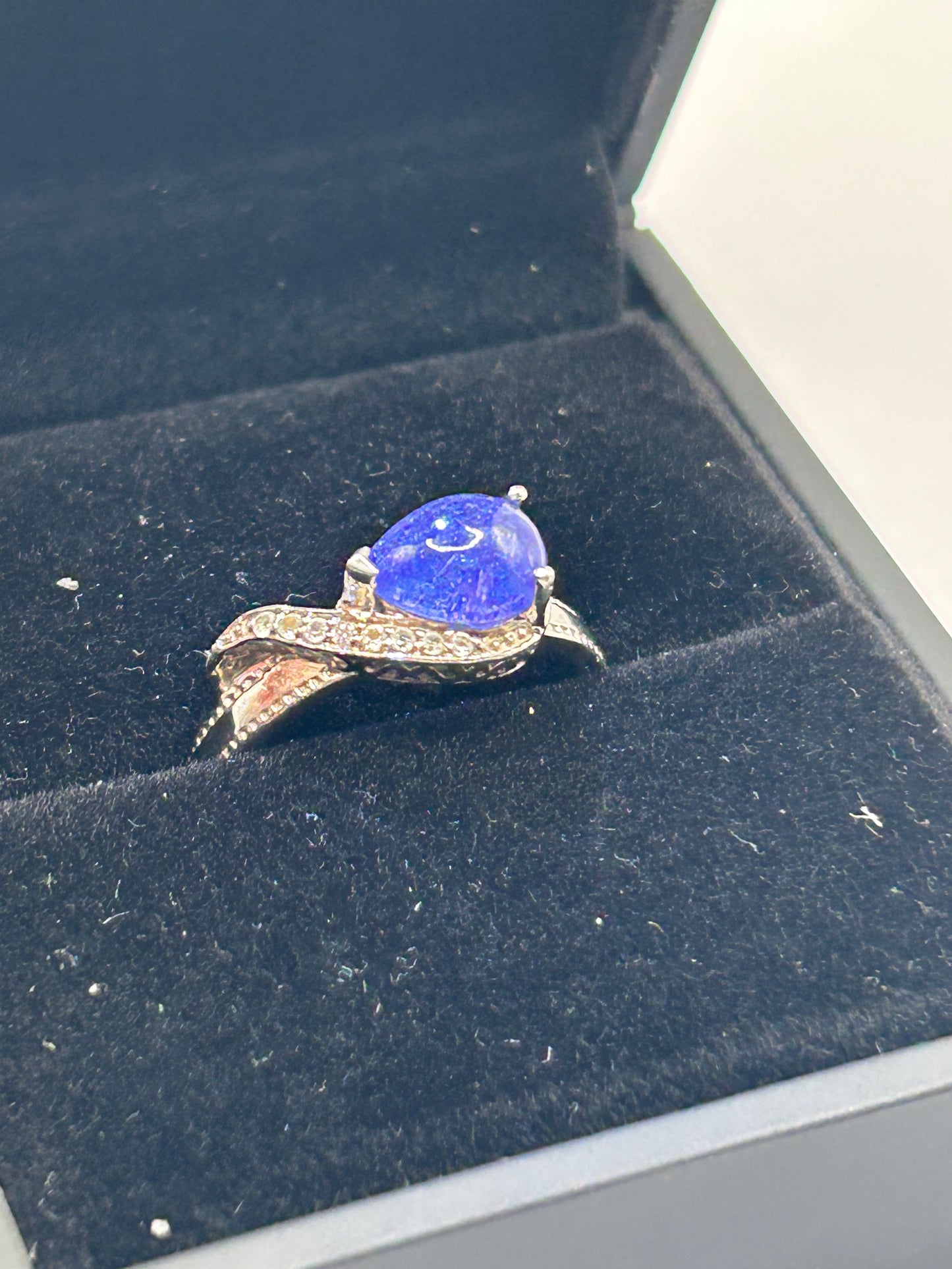 Silver Tanzanite Cabochon Ring - 5.5ct & Celtic Design - With Certificate