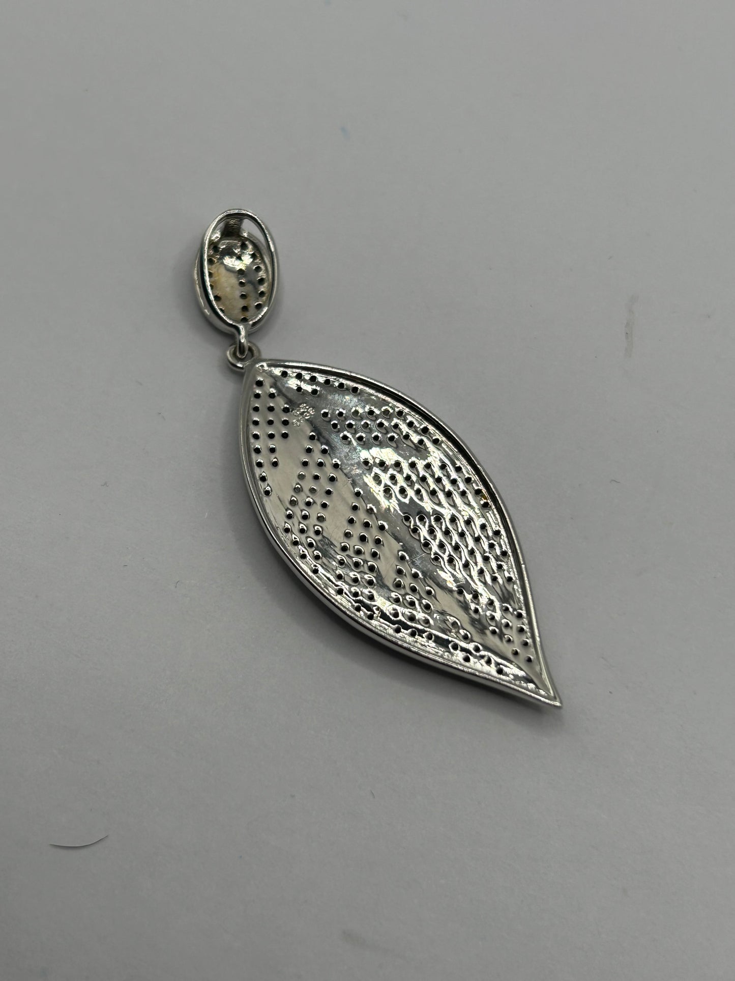 Sparkling 2.20ct Black Spinel Sterling Silver Leaf Pendant (7.30g)