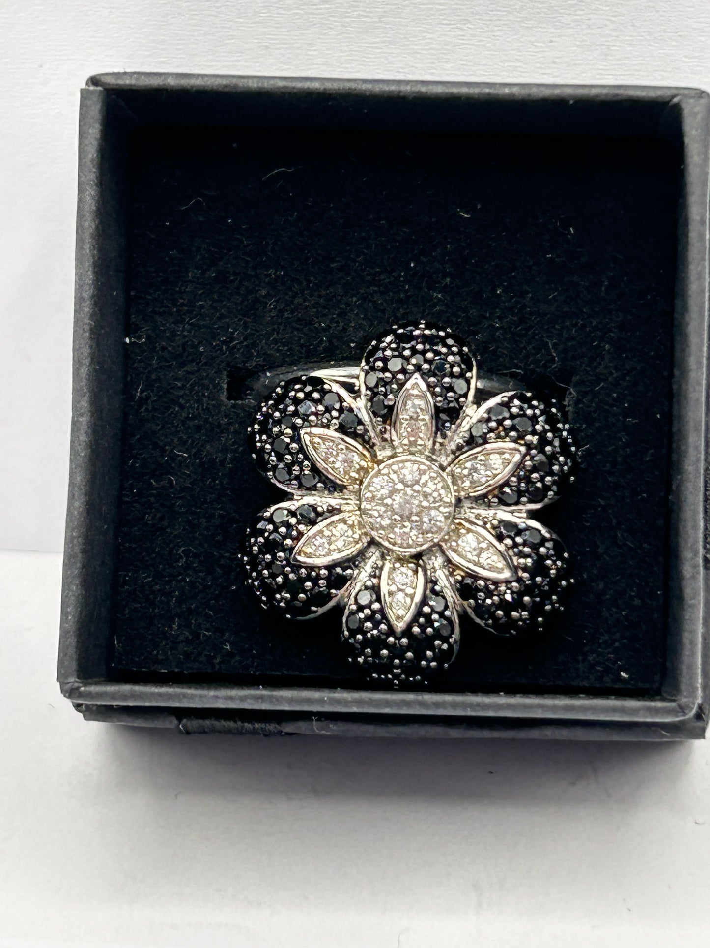 Sparkling 1.14ct Black Spinel & White Zircon Sterling Silver Flower Pendant (3.77g)