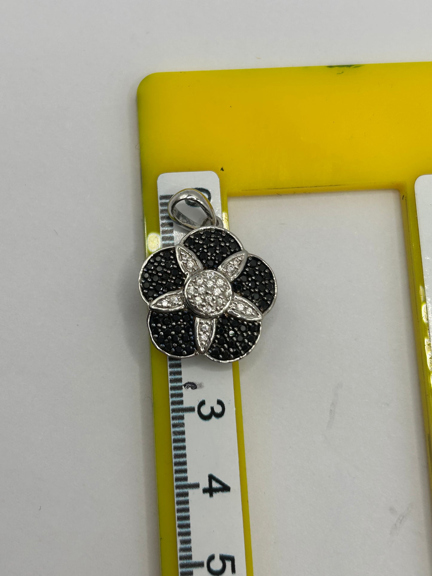Sparkling 2.36ct Black Spinel & White Zircon Sterling Silver Flower Pendant (3.86g)