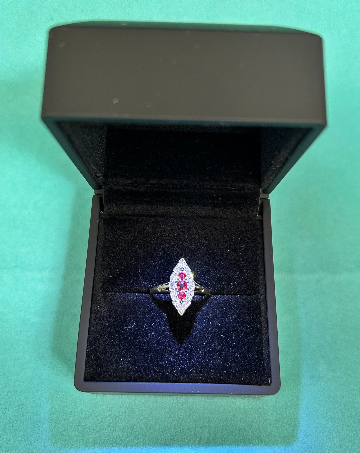 Stunning Vintage 18ct Gold Diamond & Red Spinel Marquise/Navette Cluster Ring