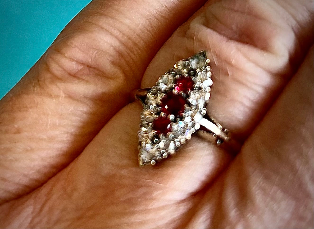 Stunning Vintage 18ct Gold Diamond & Red Spinel Marquise/Navette Cluster Ring