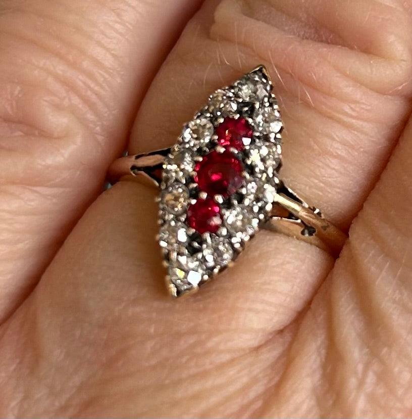 Stunning Vintage 18ct Gold Diamond & Red Spinel Marquise/Navette Cluster Ring