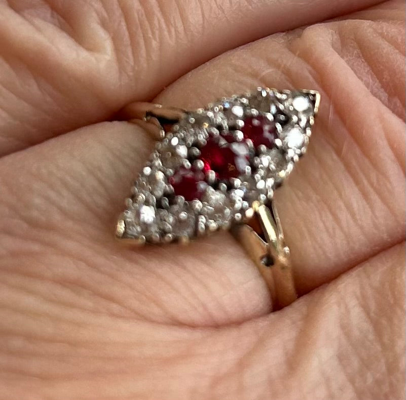 Stunning Vintage 18ct Gold Diamond & Red Spinel Marquise/Navette Cluster Ring