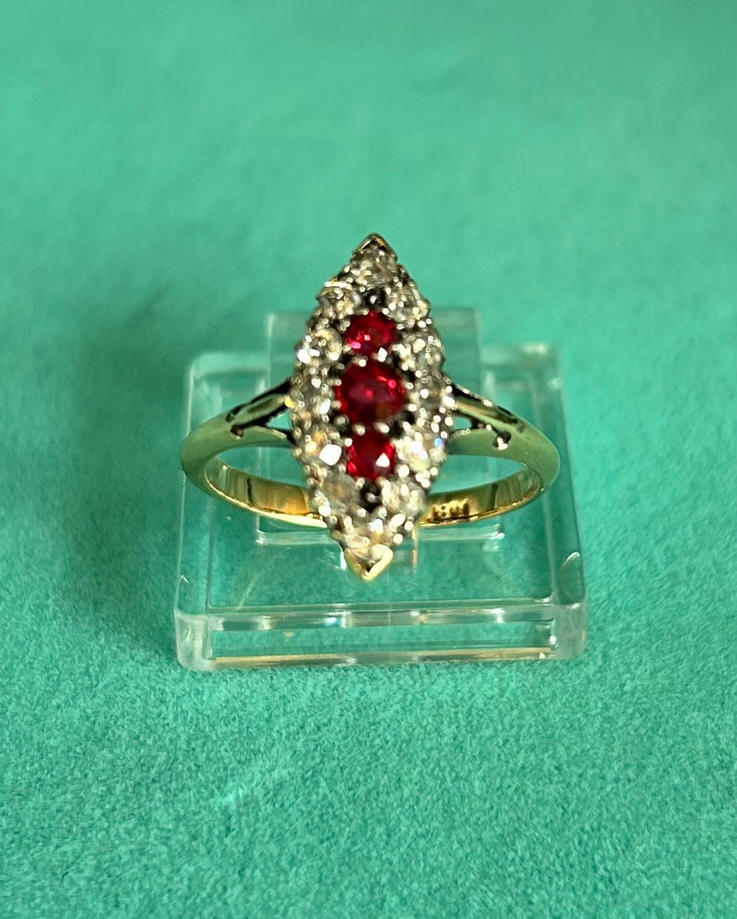 Stunning Vintage 18ct Gold Diamond & Red Spinel Marquise/Navette Cluster Ring