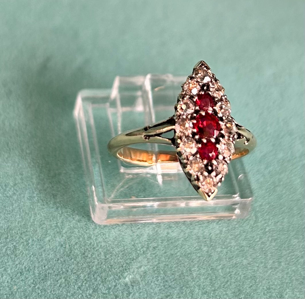 Stunning Vintage 18ct Gold Diamond & Red Spinel Marquise/Navette Cluster Ring