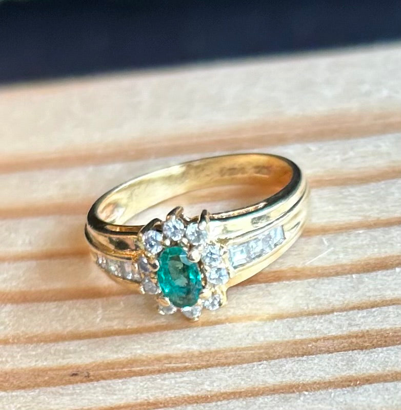 18ct Yellow Gold Emerald & Diamond Cluster Ring (3.15g) Vintage