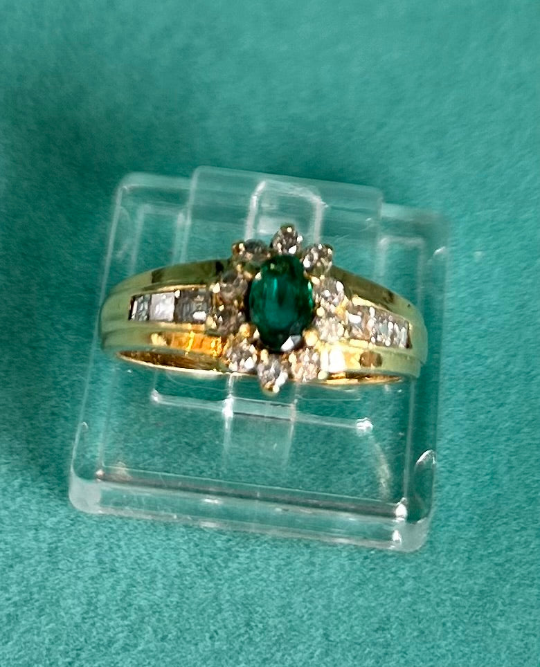 18ct Yellow Gold Emerald & Diamond Cluster Ring (3.15g) Vintage
