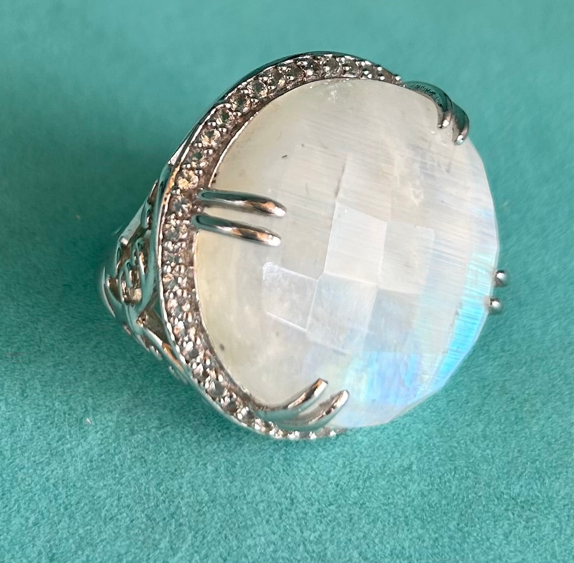 Capture the Celestial Glow: The Moonlight Ring