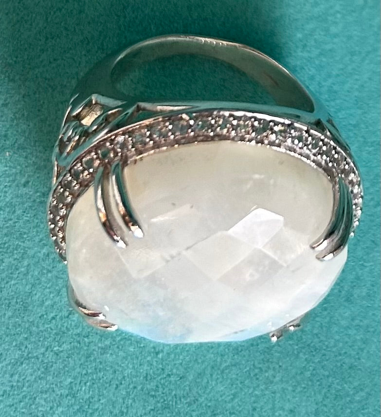 Capture the Celestial Glow: The Moonlight Ring