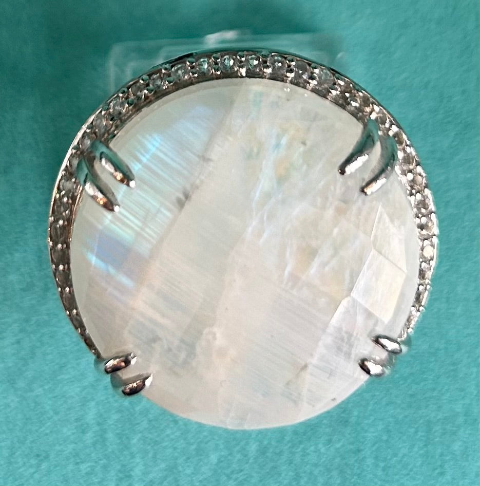 Capture the Celestial Glow: The Moonlight Ring