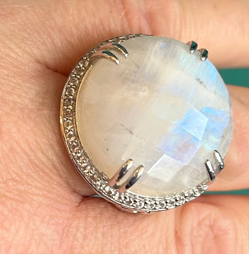 Capture the Celestial Glow: The Moonlight Ring