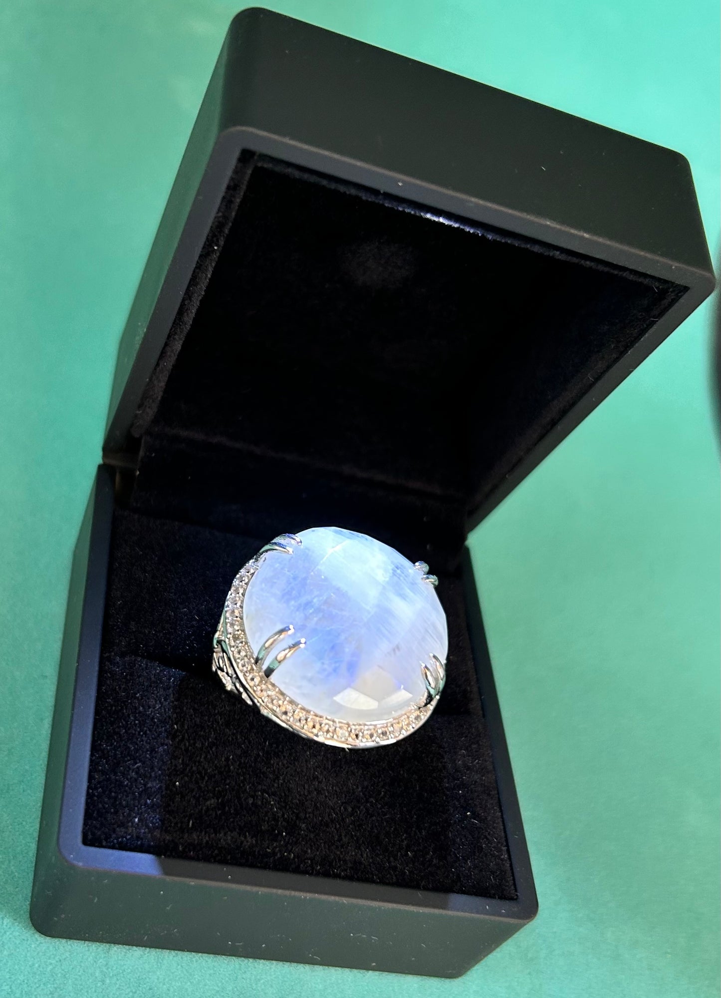 Capture the Celestial Glow: The Moonlight Ring