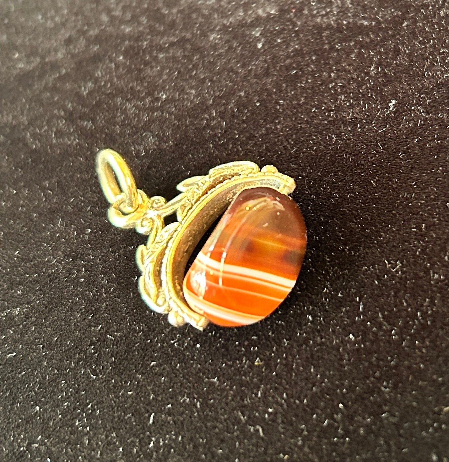 Stunning Vintage 1974 9ct Gold Agate Spinner Fob