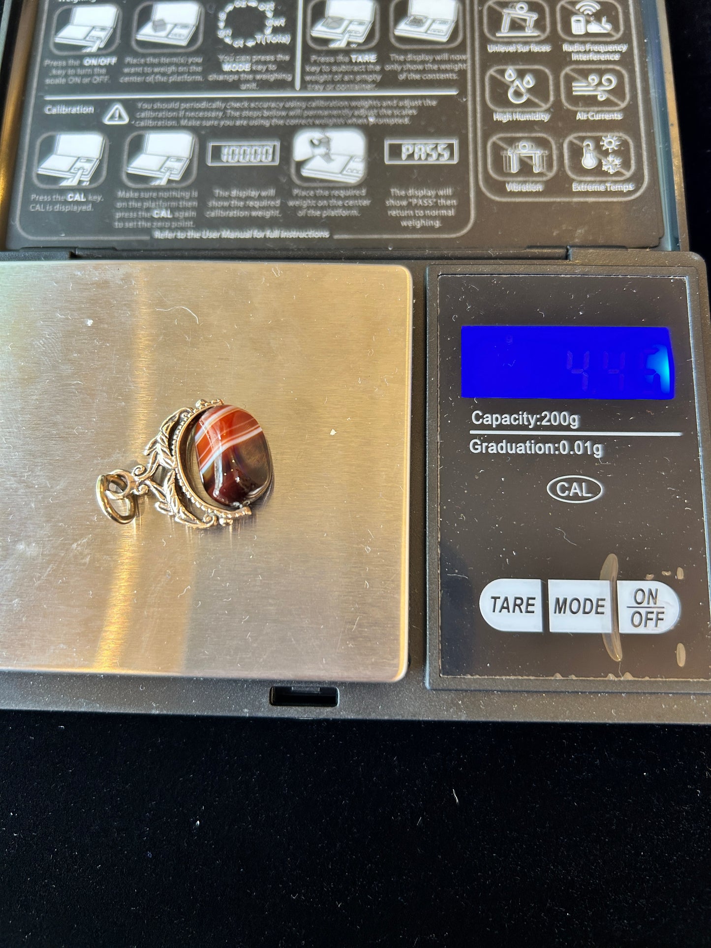 Stunning Vintage 1974 9ct Gold Agate Spinner Fob