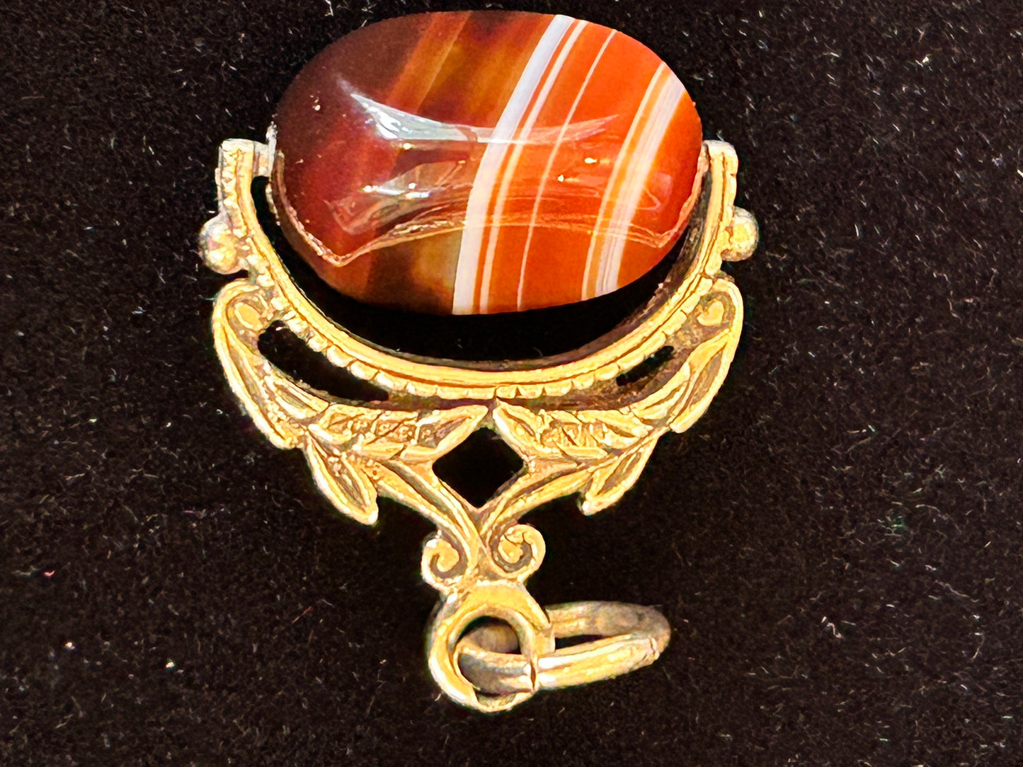 Stunning Vintage 1974 9ct Gold Agate Spinner Fob