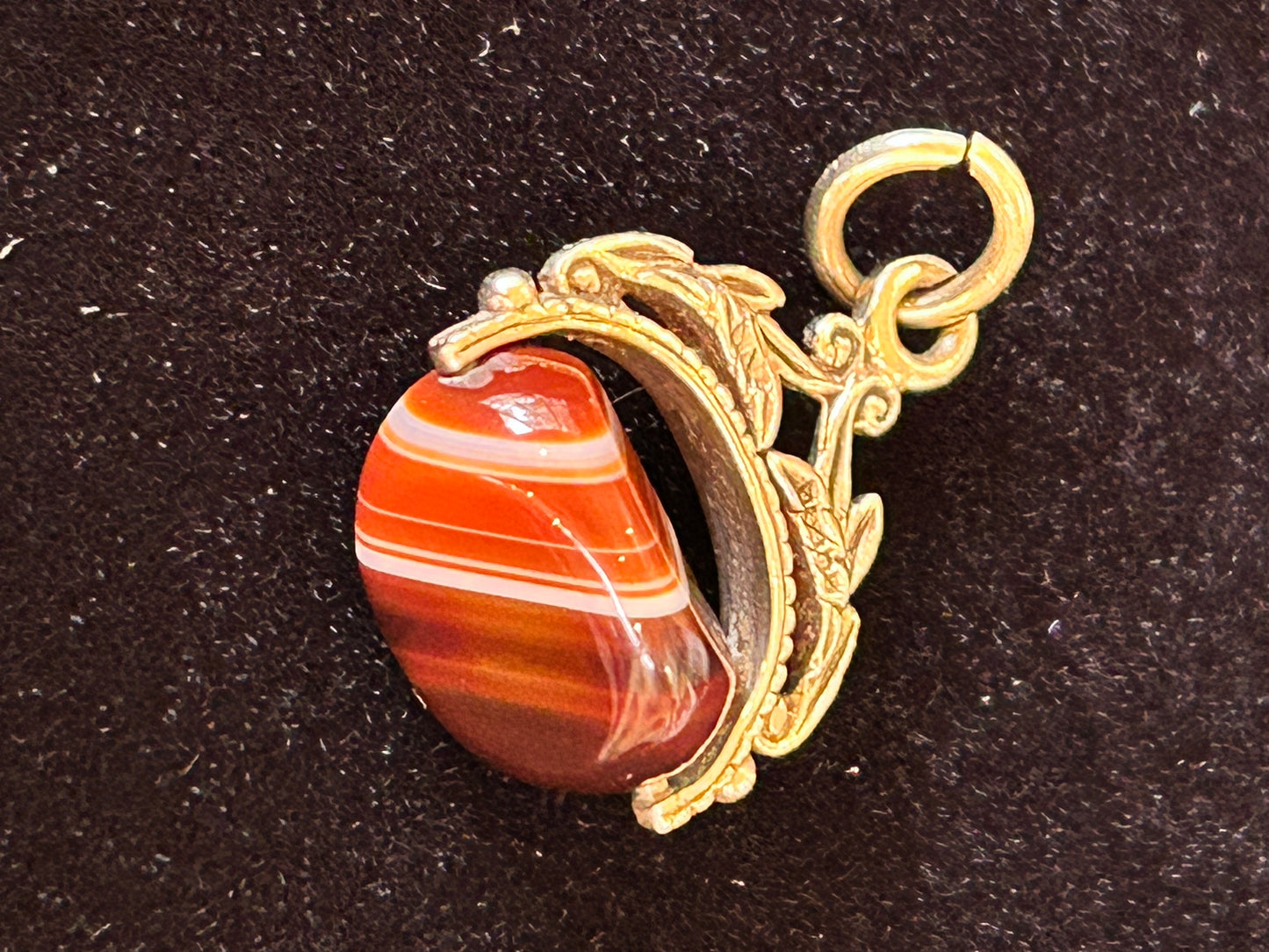 Stunning Vintage 1974 9ct Gold Agate Spinner Fob