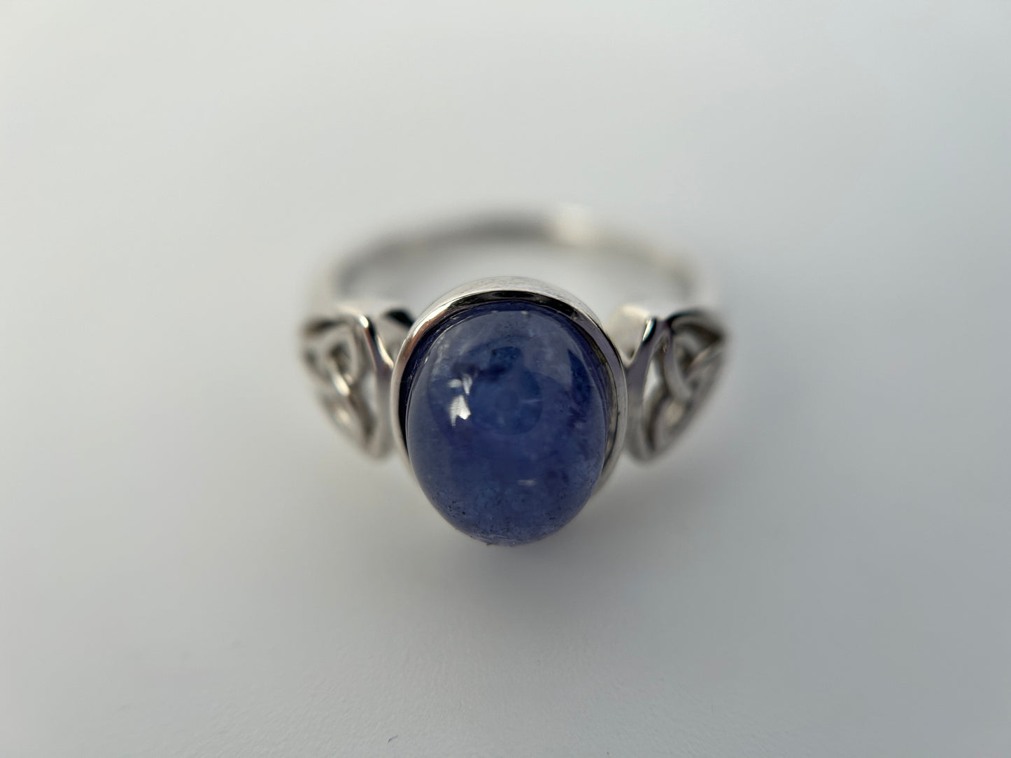 Stunning Tanzanite Cabochon 925 Silver Ring - 5.5ct & Celtic Design