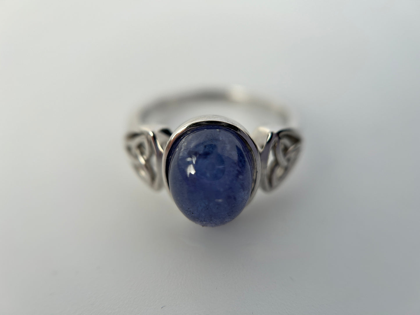 Stunning Tanzanite Cabochon 925 Silver Ring - 5.5ct & Celtic Design