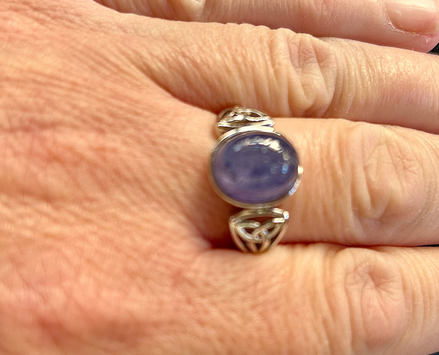 Stunning Tanzanite Cabochon 925 Silver Ring - 5.5ct & Celtic Design