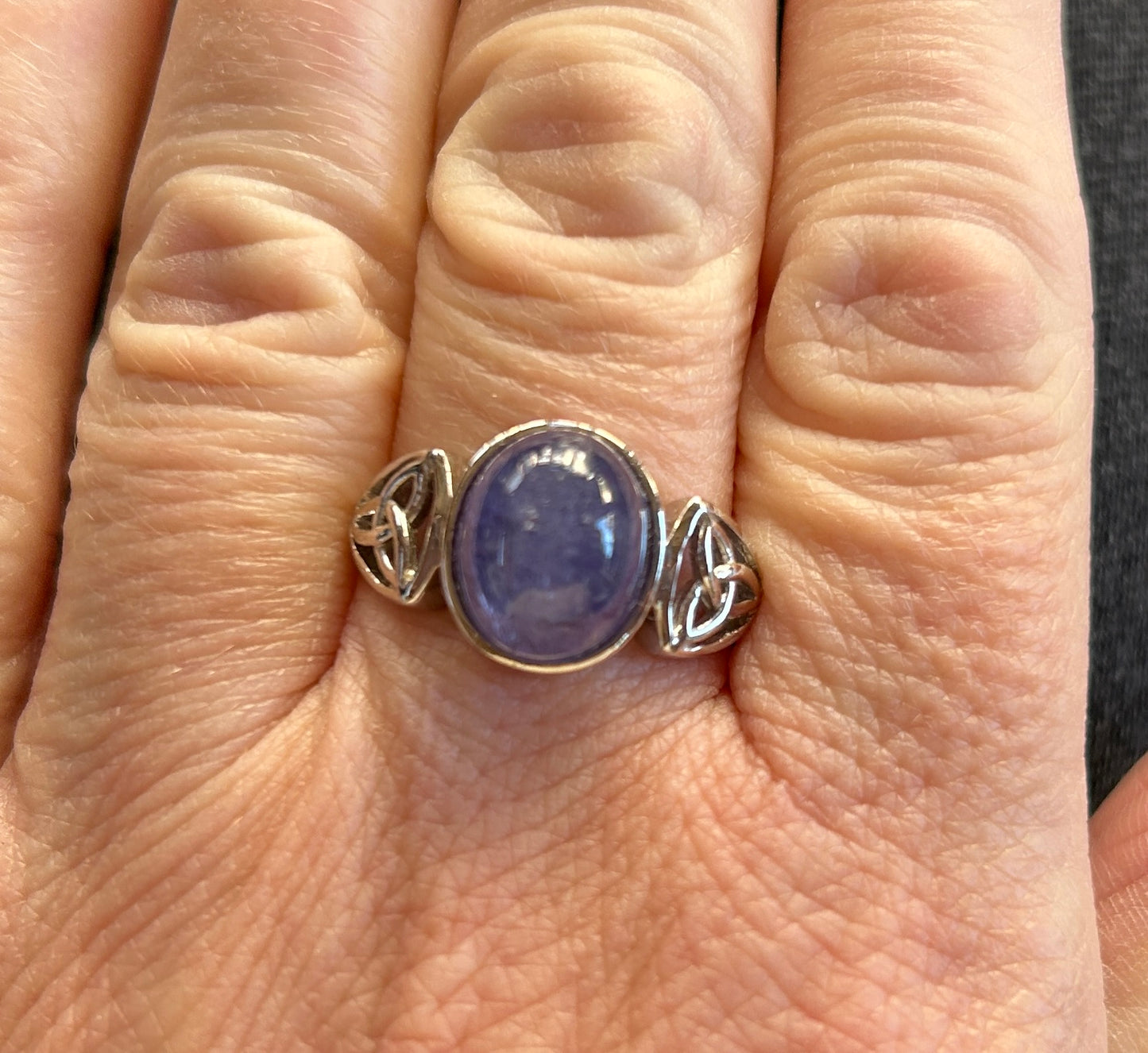 Stunning Tanzanite Cabochon 925 Silver Ring - 5.5ct & Celtic Design