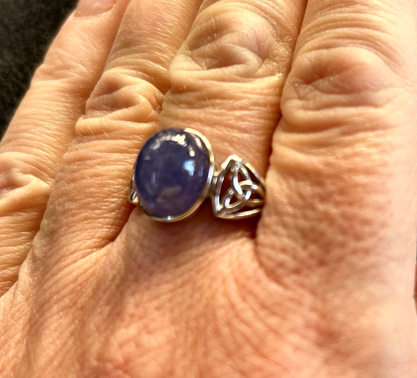 Stunning Tanzanite Cabochon 925 Silver Ring - 5.5ct & Celtic Design