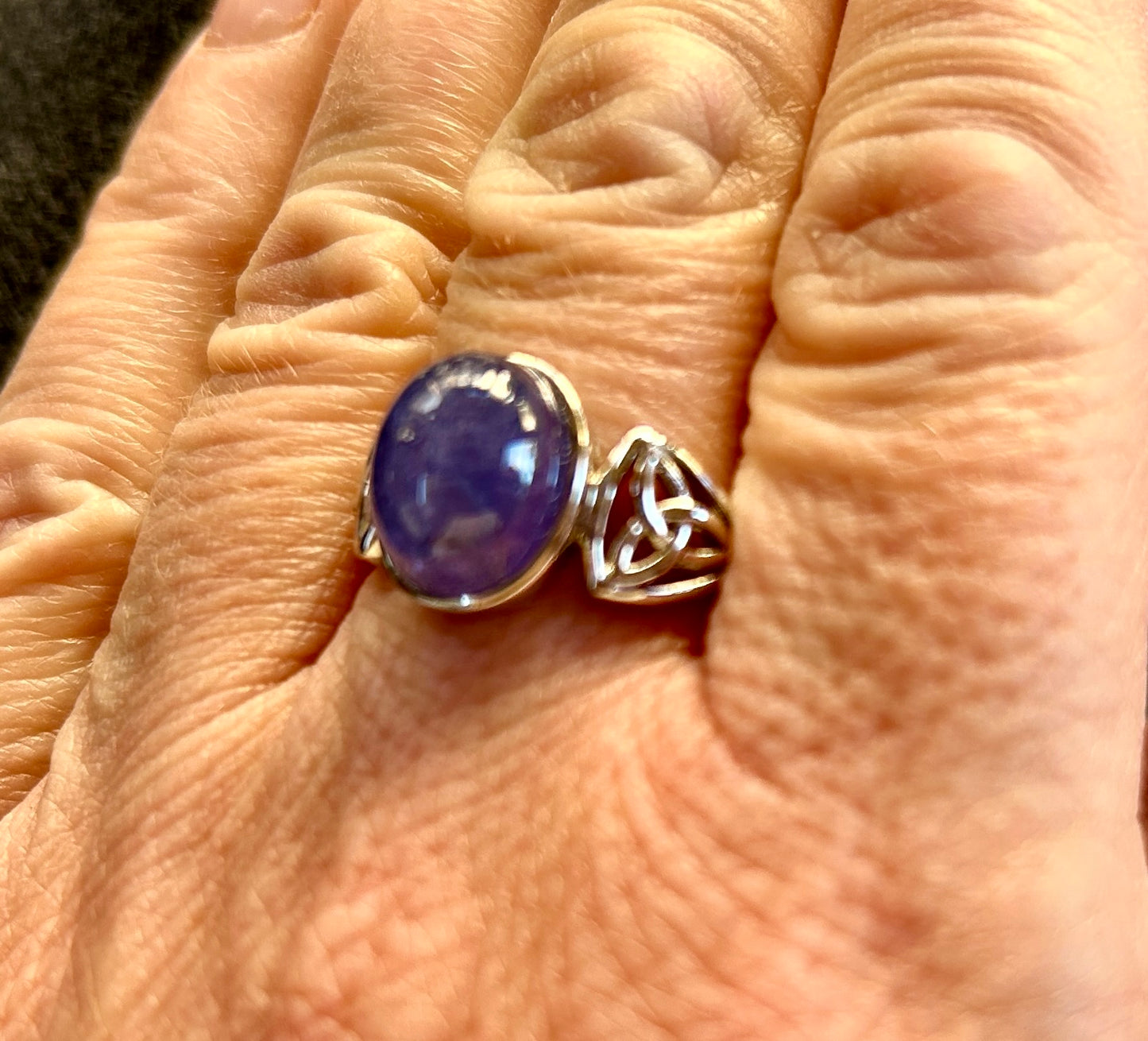 Stunning Tanzanite Cabochon 925 Silver Ring - 5.5ct & Celtic Design