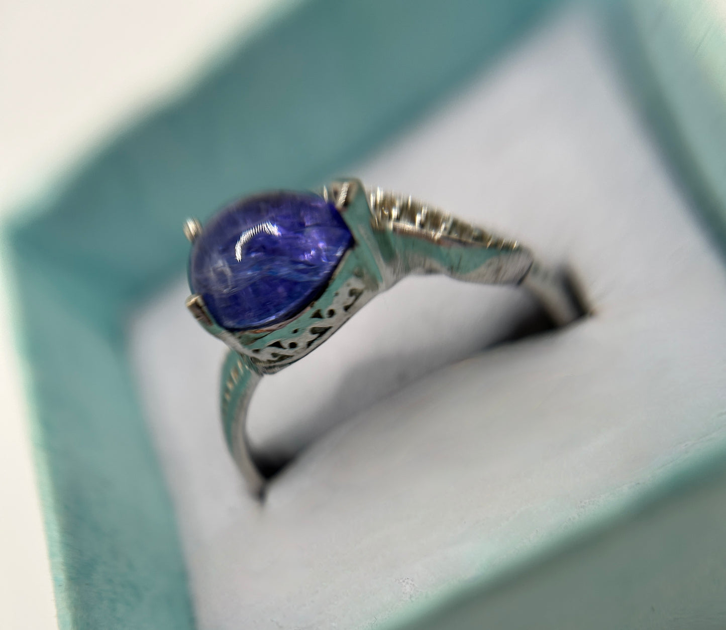 Silver Tanzanite Cabochon Ring - 5.5ct & Celtic Design - With Certificate