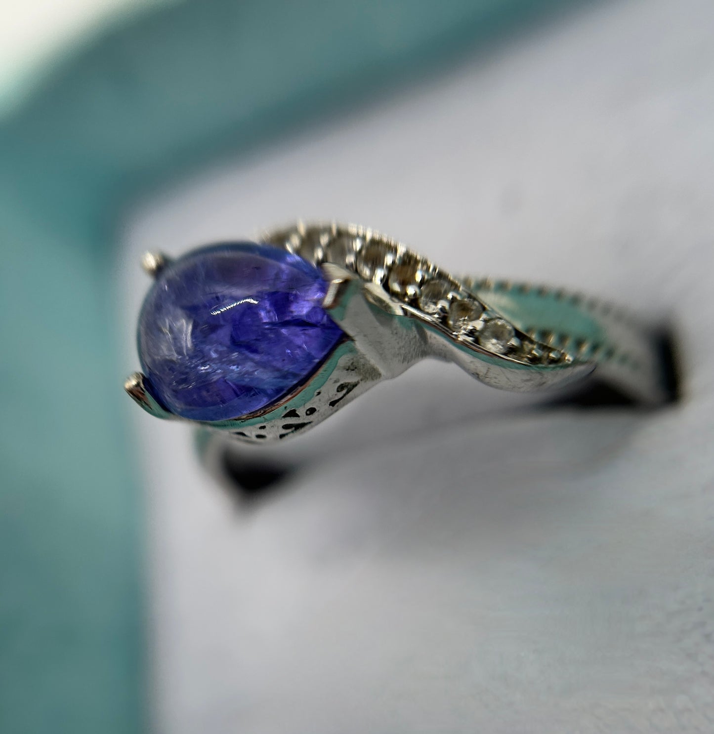 Silver Tanzanite Cabochon Ring - 5.5ct & Celtic Design - With Certificate