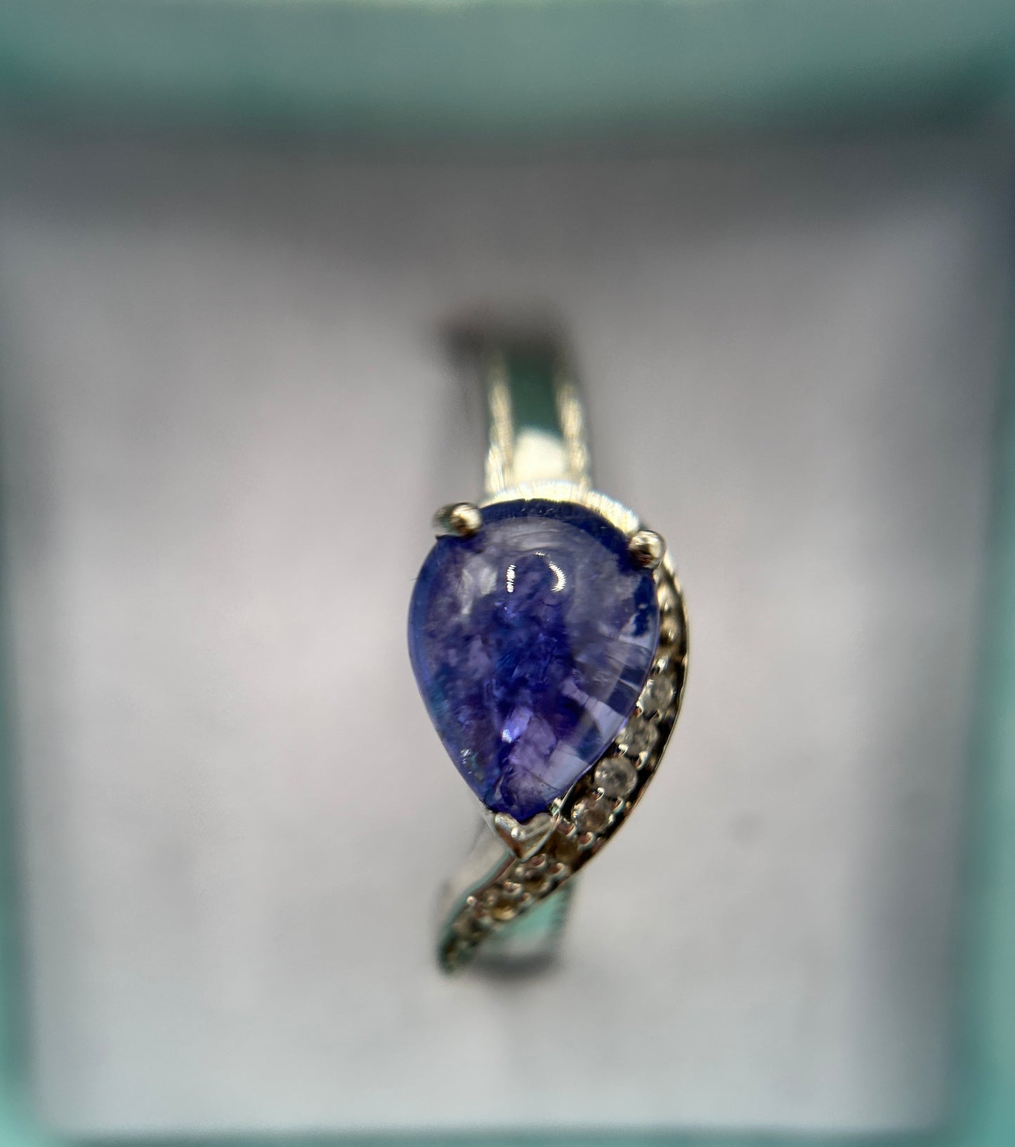 Silver Tanzanite Cabochon Ring - 5.5ct & Celtic Design - With Certificate