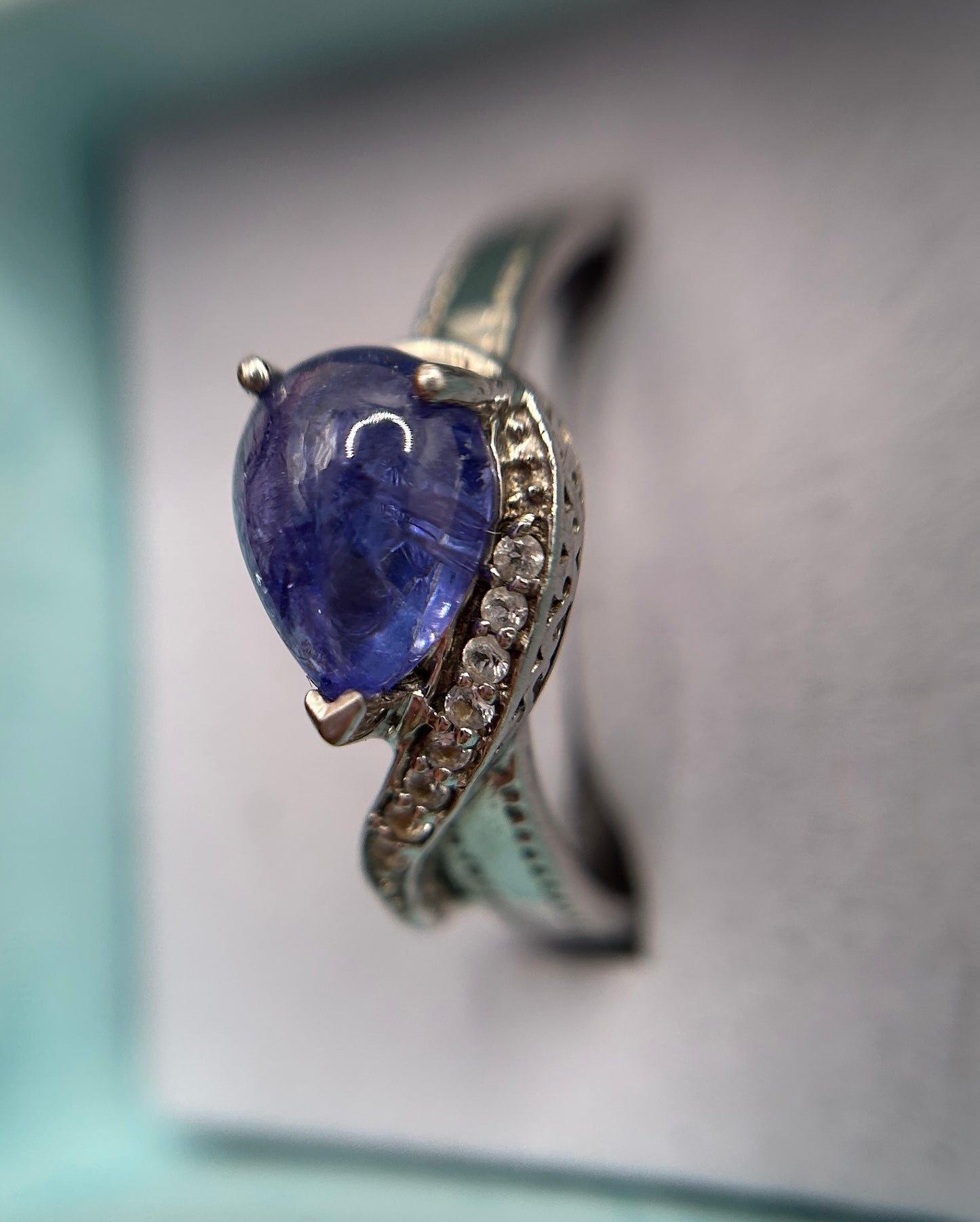 Silver Tanzanite Cabochon Ring - 5.5ct & Celtic Design - With Certificate