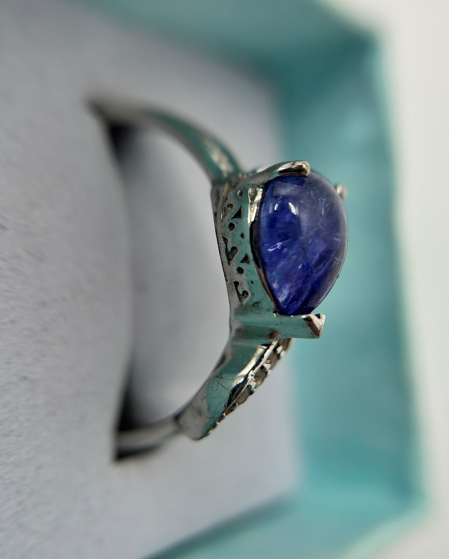 Silver Tanzanite Cabochon Ring - 5.5ct & Celtic Design - With Certificate