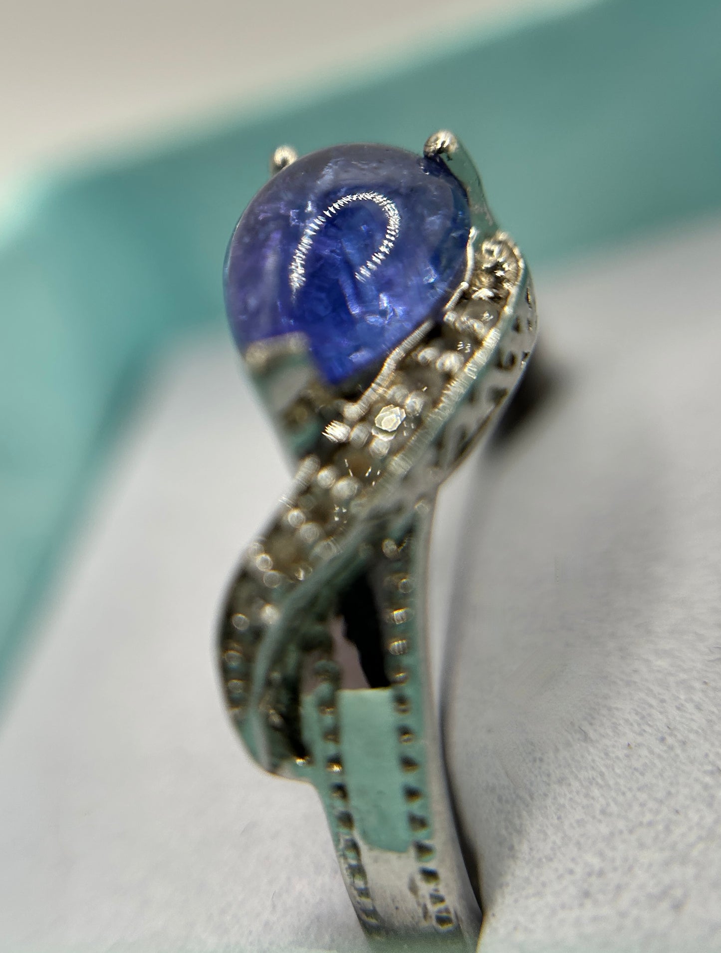 Silver Tanzanite Cabochon Ring - 5.5ct & Celtic Design - With Certificate