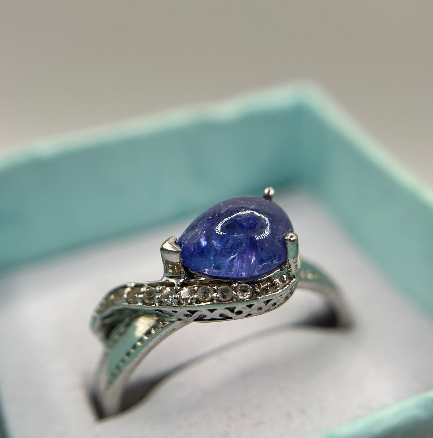 Silver Tanzanite Cabochon Ring - 5.5ct & Celtic Design - With Certificate