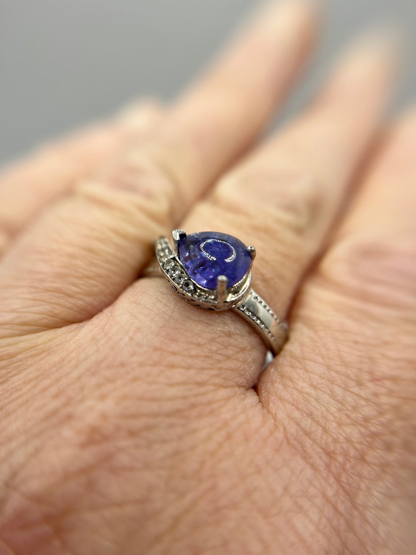 Silver Tanzanite Cabochon Ring - 5.5ct & Celtic Design - With Certificate