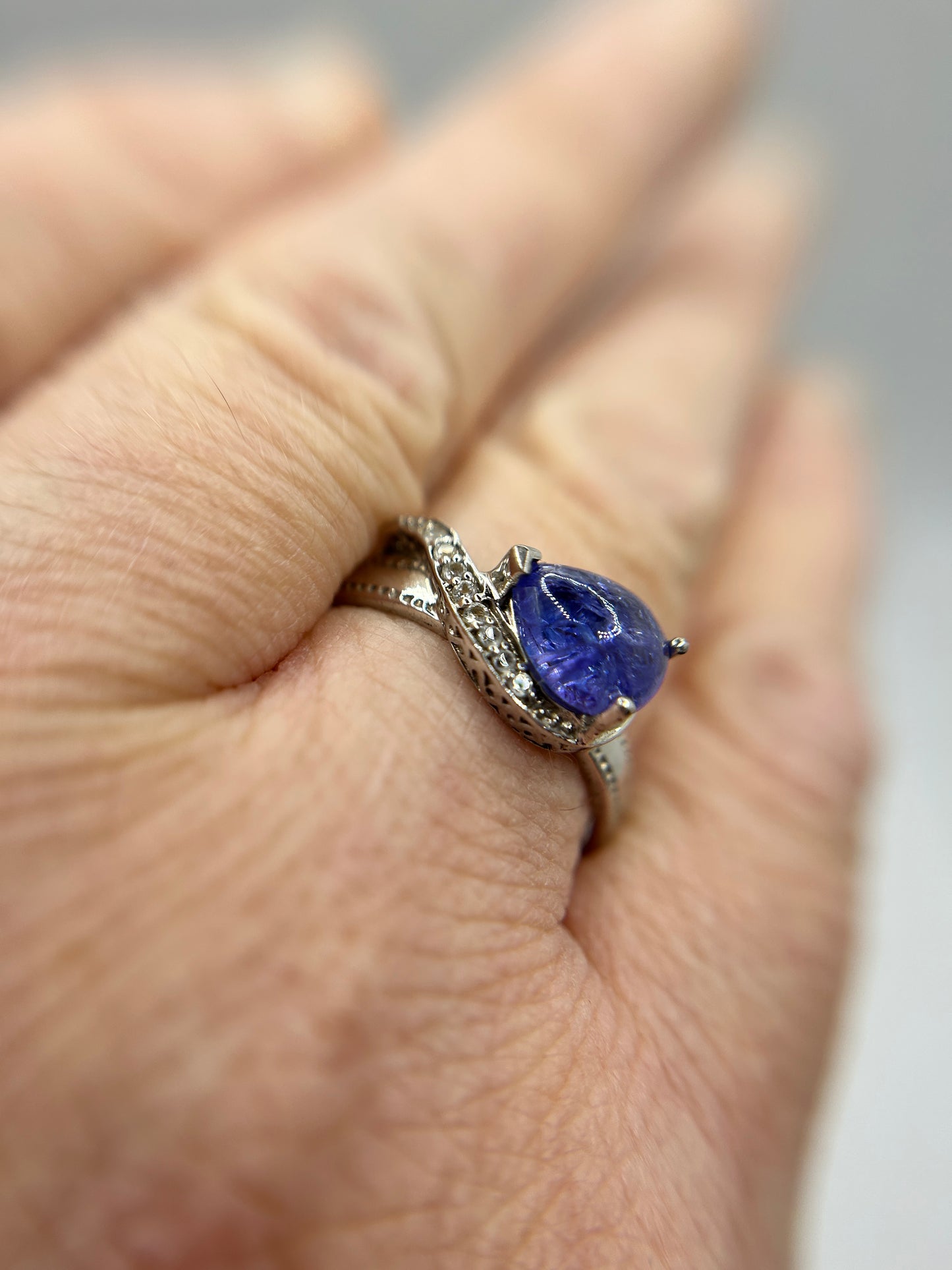 Silver Tanzanite Cabochon Ring - 5.5ct & Celtic Design - With Certificate