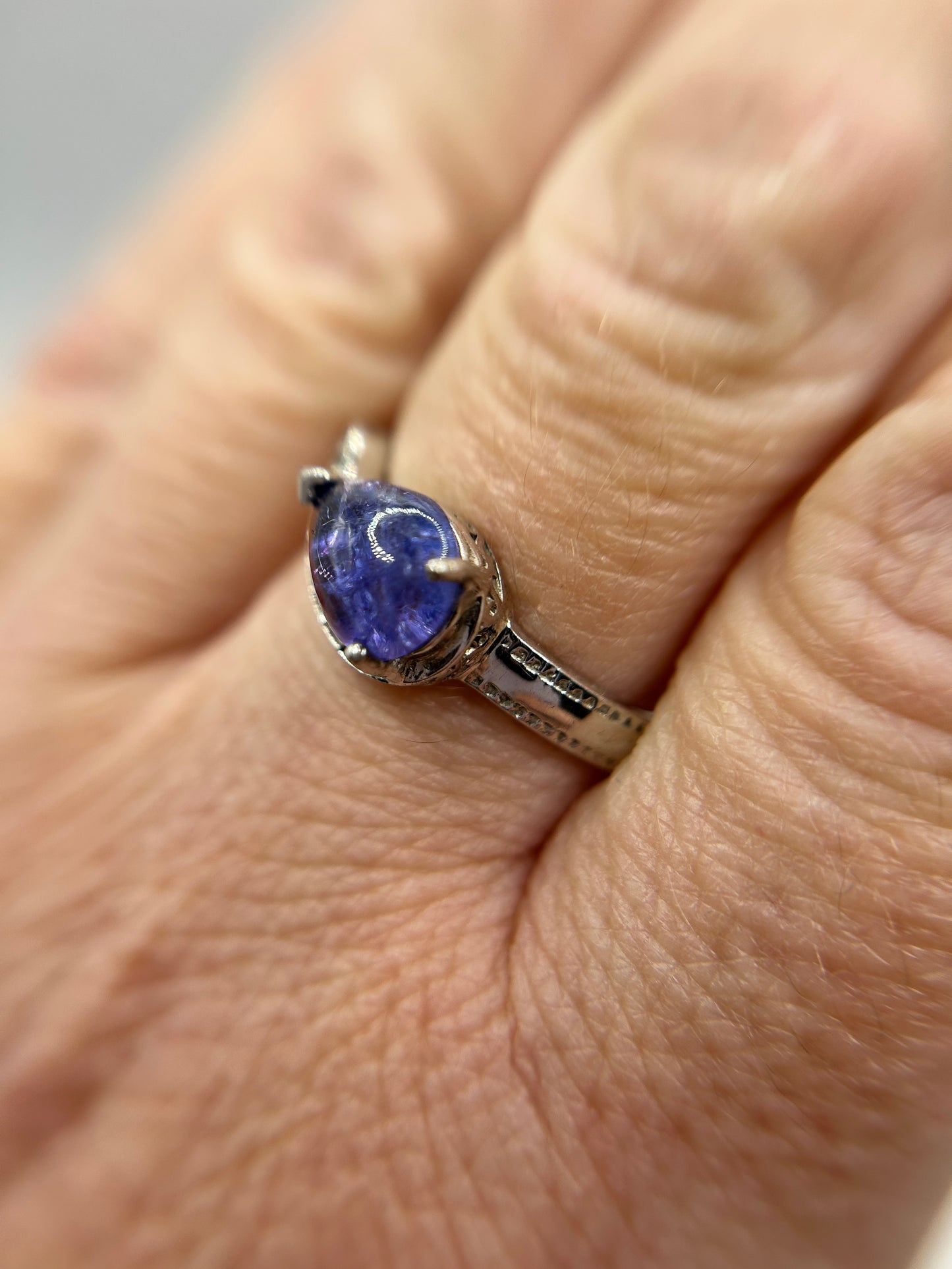 Silver Tanzanite Cabochon Ring - 5.5ct & Celtic Design - With Certificate