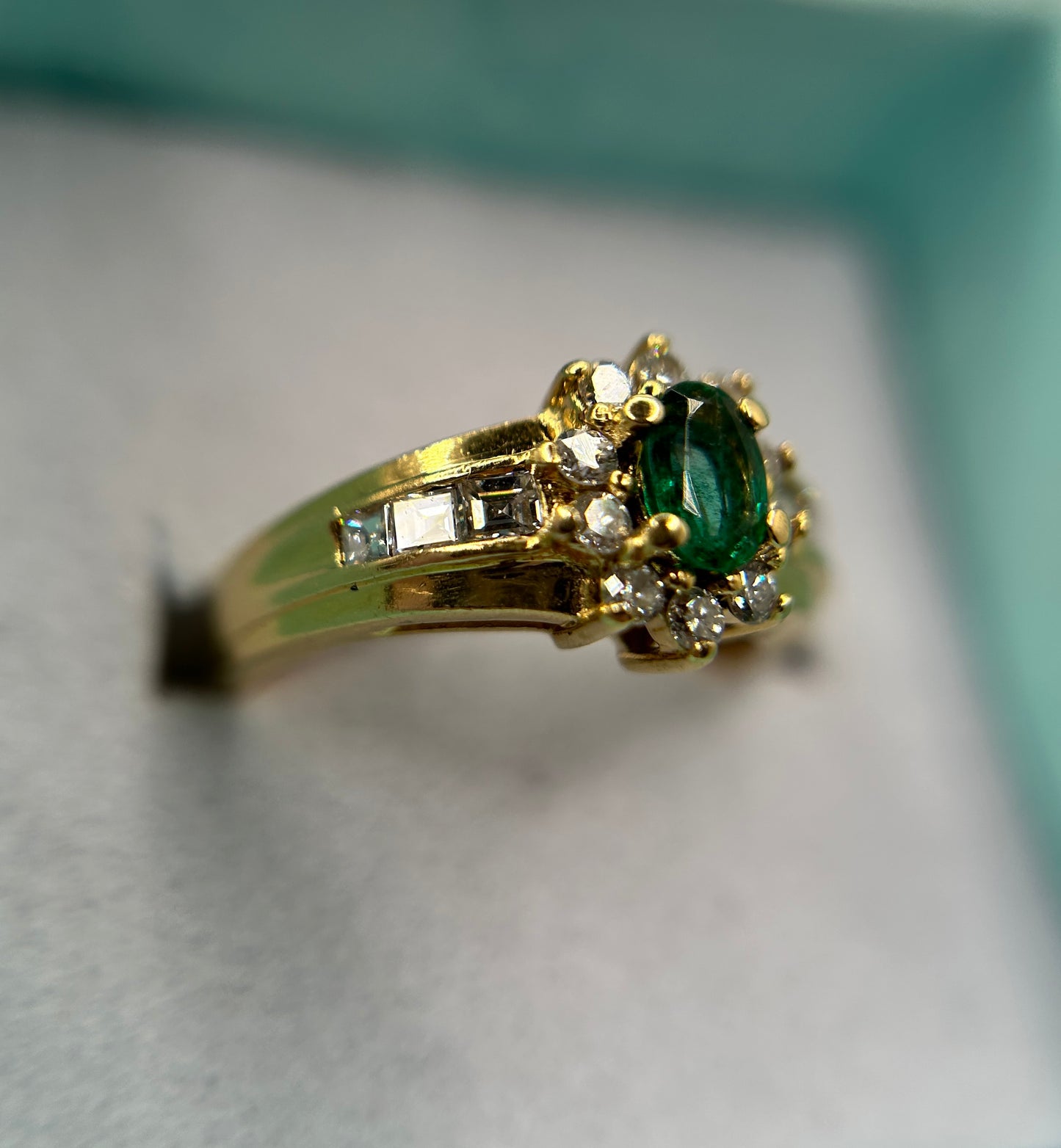 18ct Yellow Gold Emerald & Diamond Cluster Ring (3.15g) Vintage