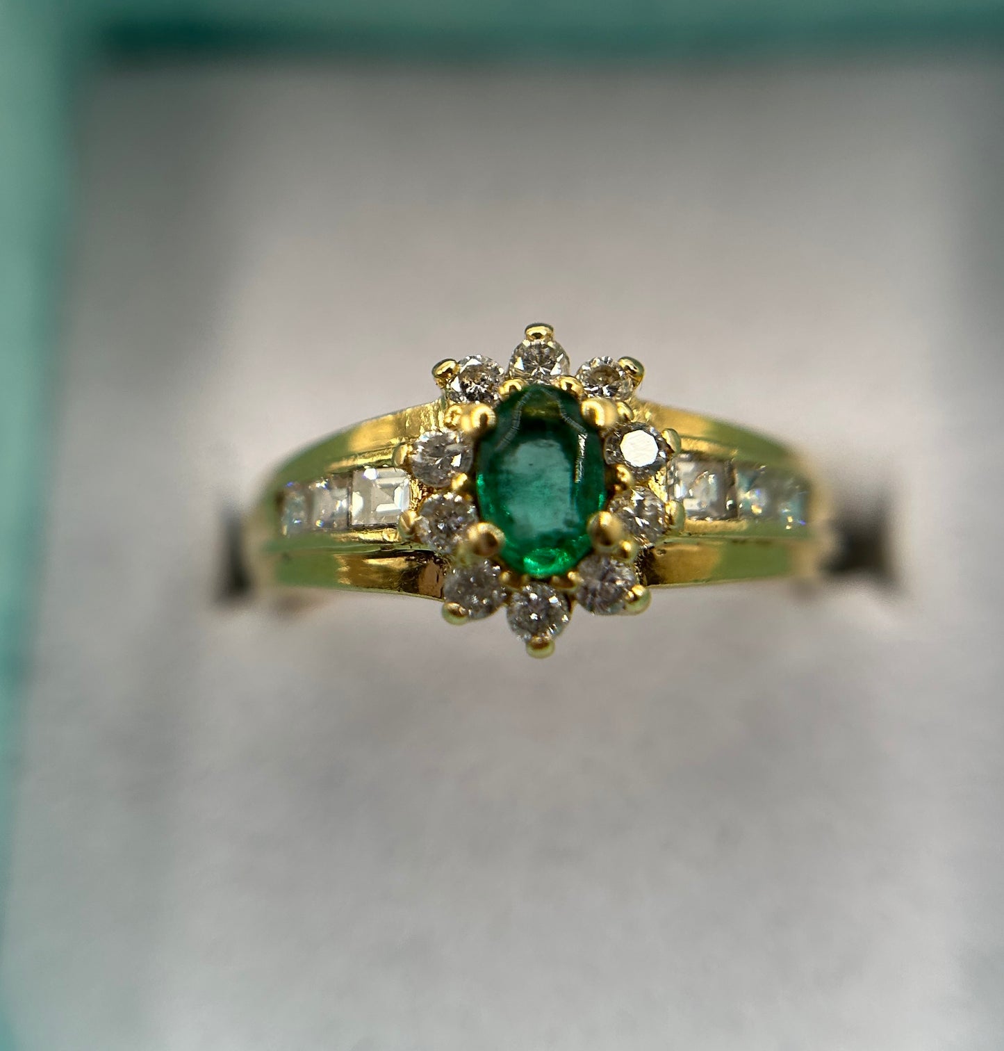 18ct Yellow Gold Emerald & Diamond Cluster Ring (3.15g) Vintage